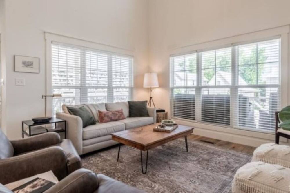Photo of Livingroom in Guntersville
