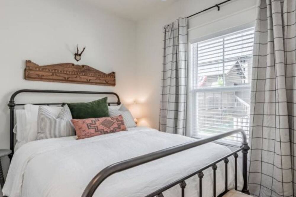 Photo of Bedroom in Guntersville