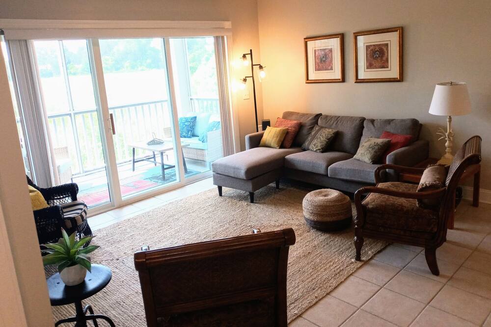 Photo of Livingroom in Darien