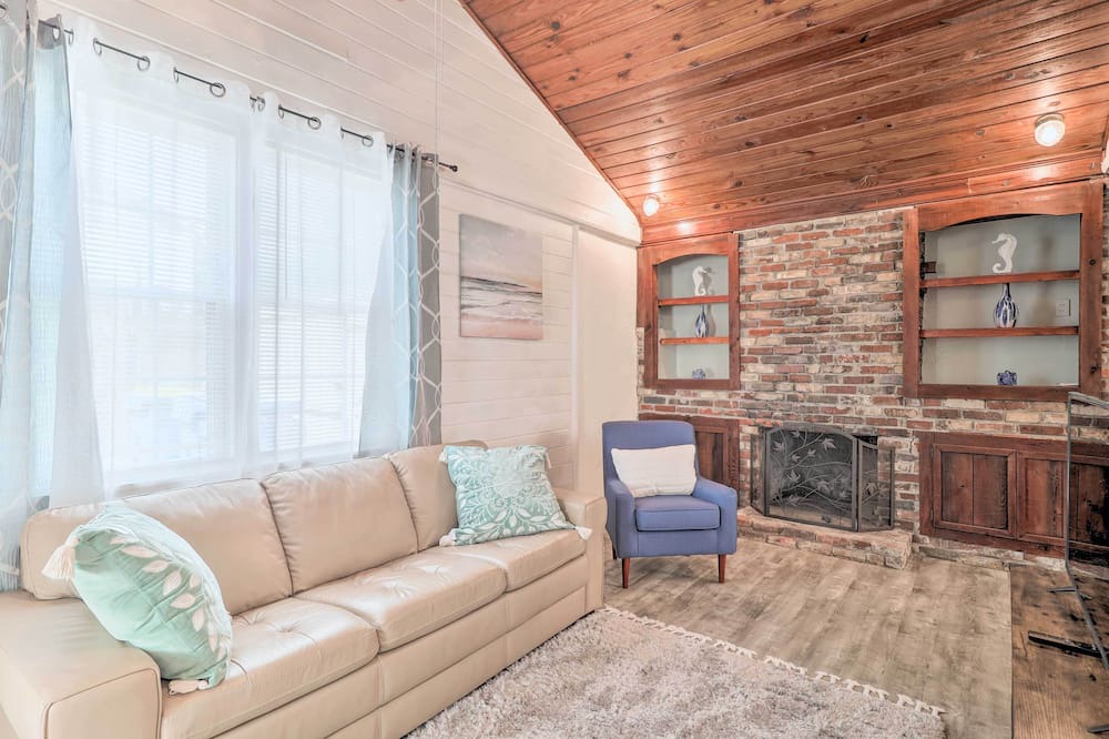 Photo of Bedroom in Lake Forest