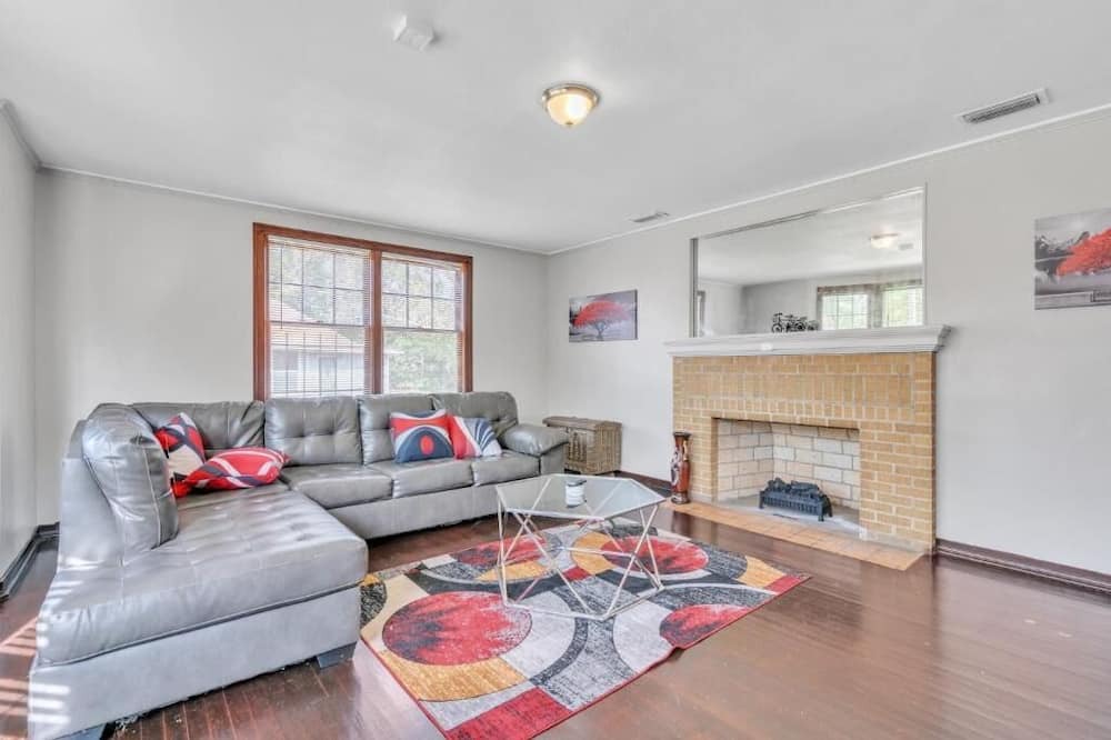 Photo of Livingroom in Urban Core