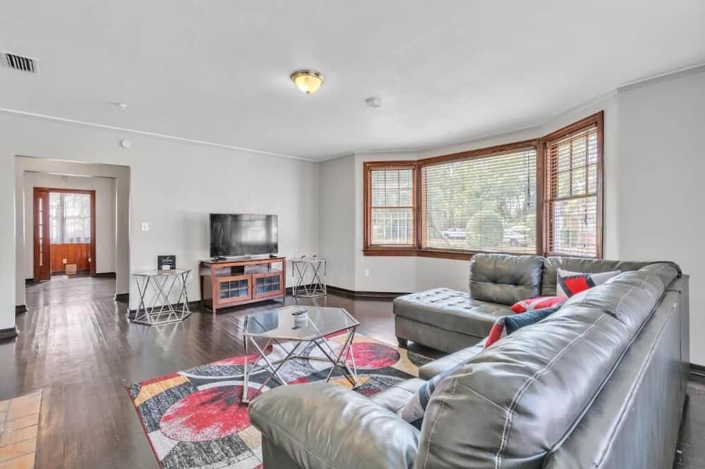 Photo of Livingroom in Urban Core