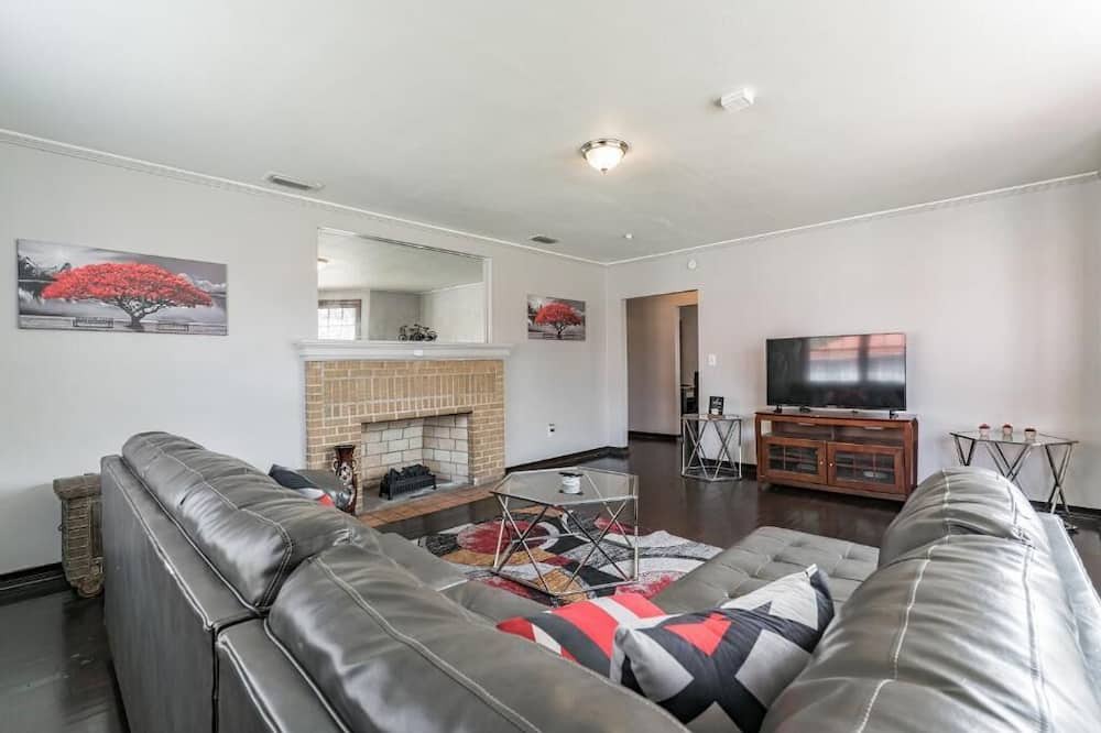 Photo of Livingroom in Urban Core