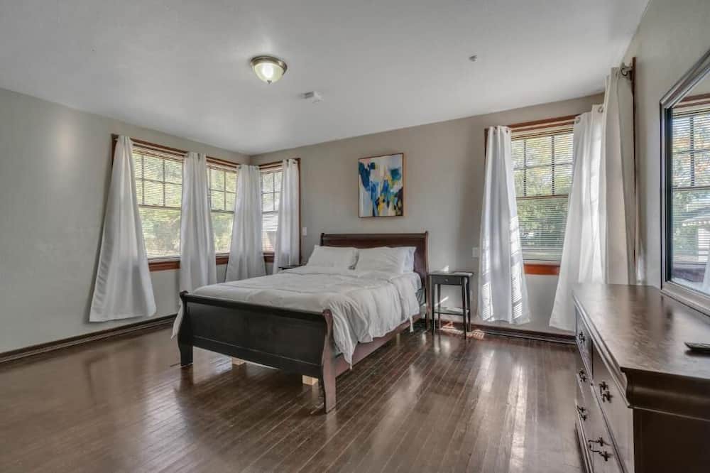 Photo of Bedroom in Urban Core