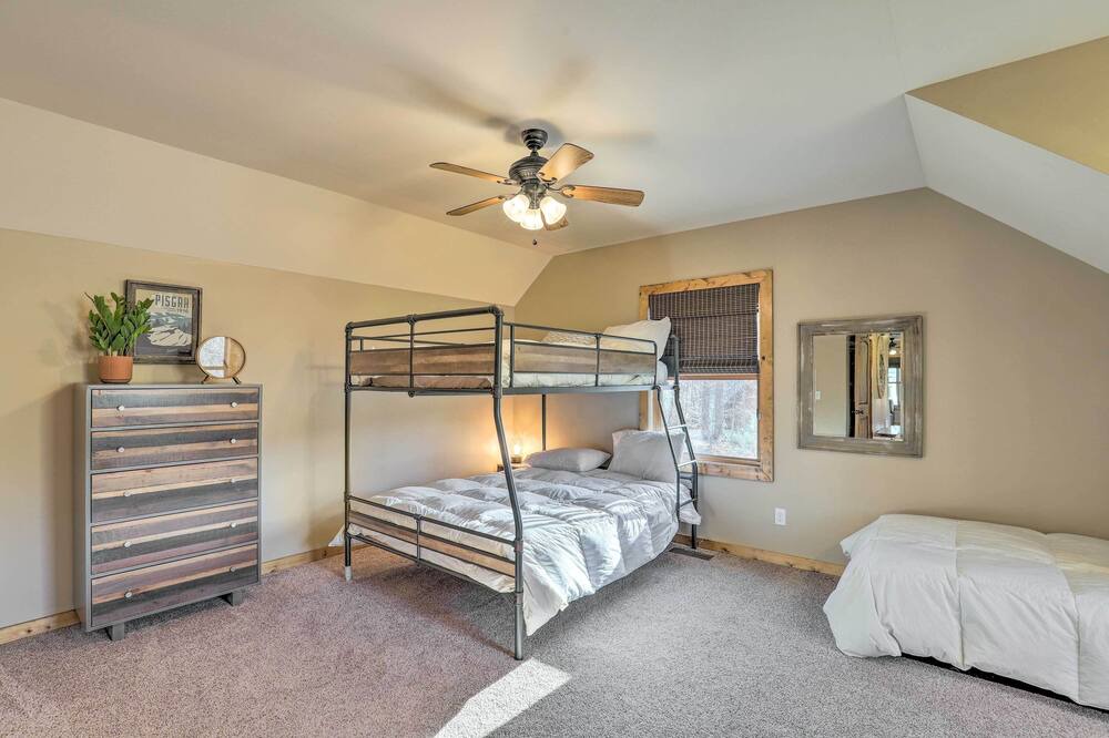Photo of Bedroom in Mars Hill