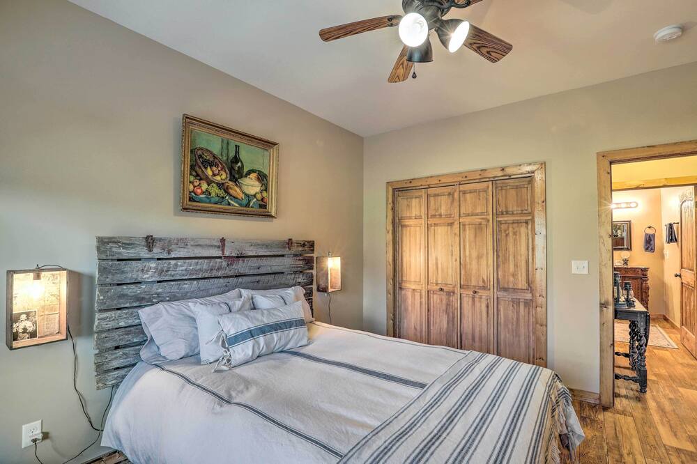 Photo of Bedroom in Mars Hill