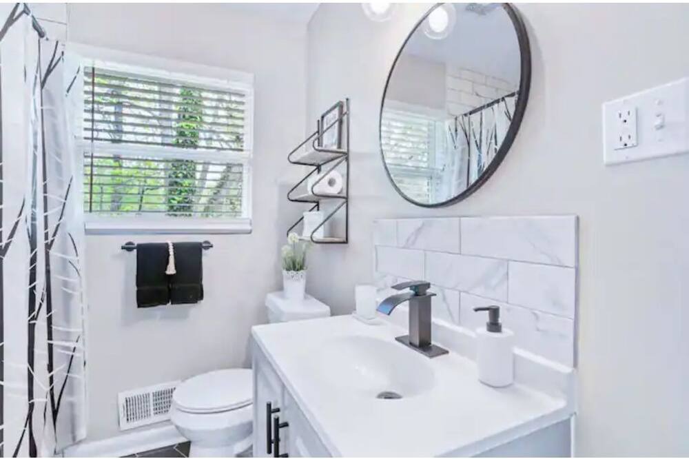 Photo of Bathroom in Forest Park