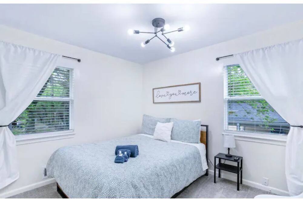 Photo of Bedroom in Forest Park