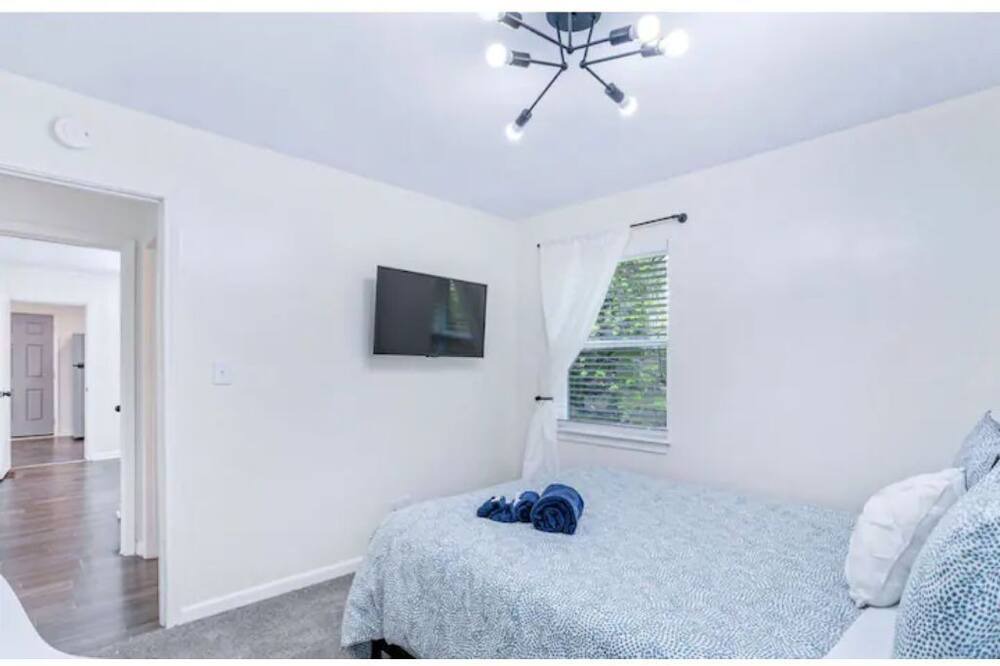 Photo of Bedroom in Forest Park