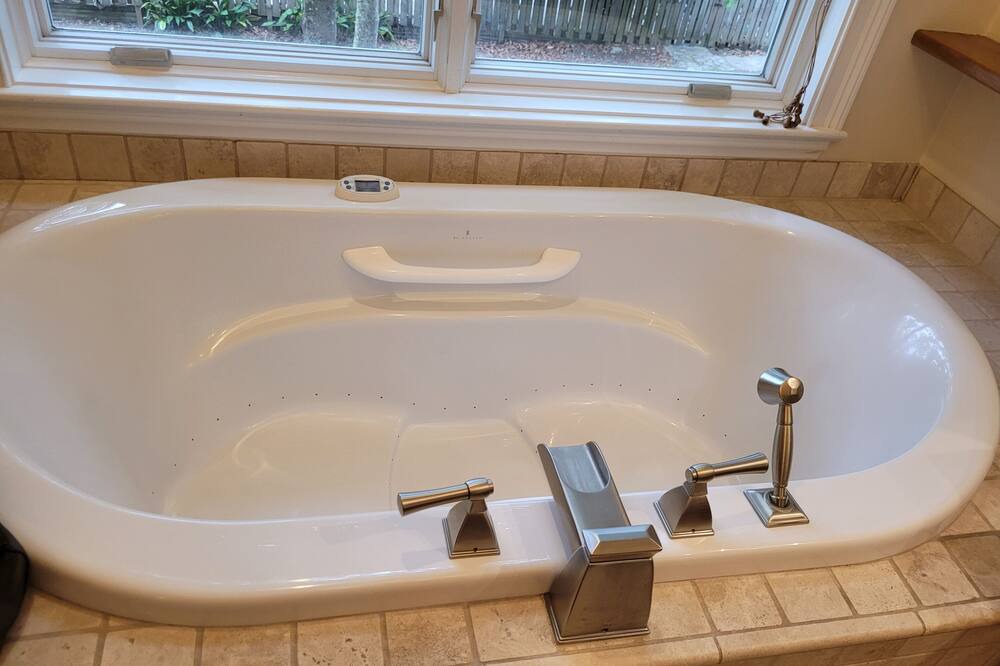 Photo of Bathroom in Gulf Park Estates
