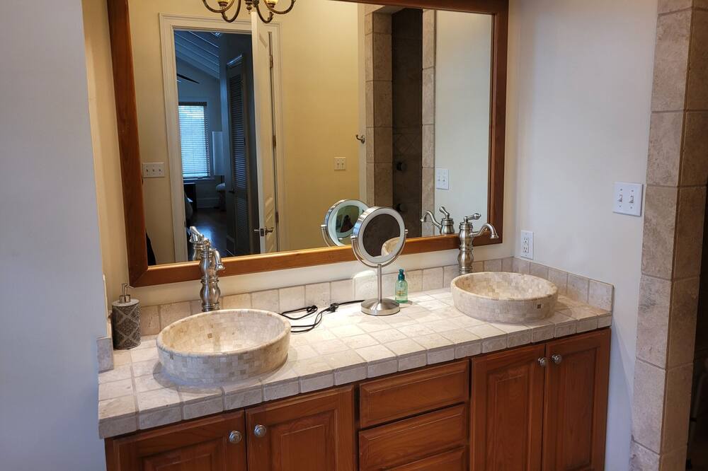 Photo of Bathroom in Gulf Park Estates