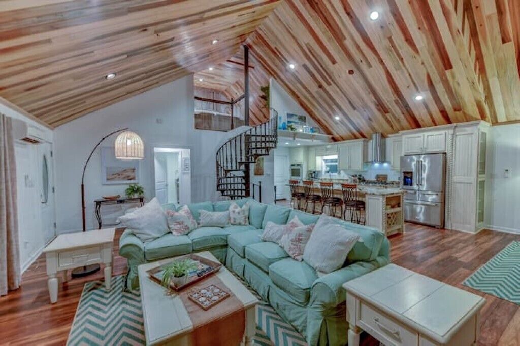Photo of Livingroom in Theodore