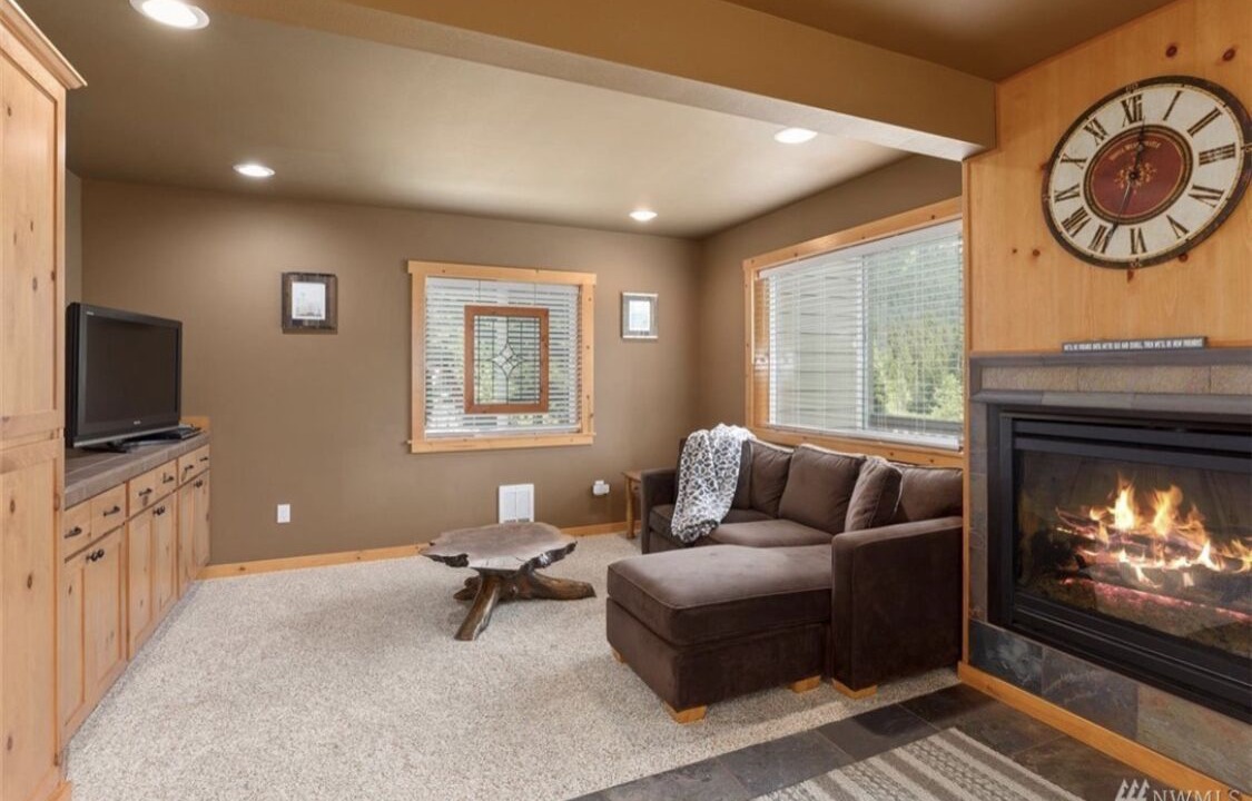 Photo of Livingroom in Snoqualmie Pass