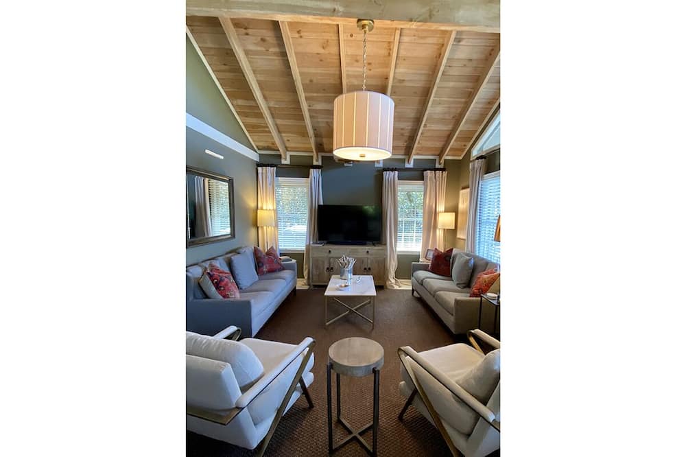 Photo of Livingroom in Lake Toxaway