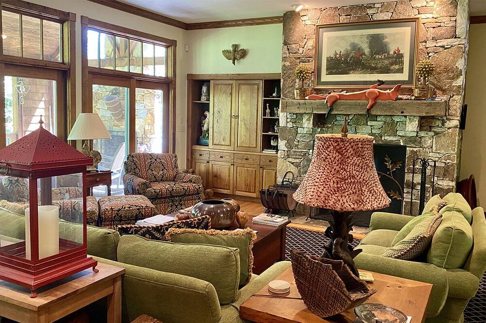 Photo of Livingroom in Lake Toxaway