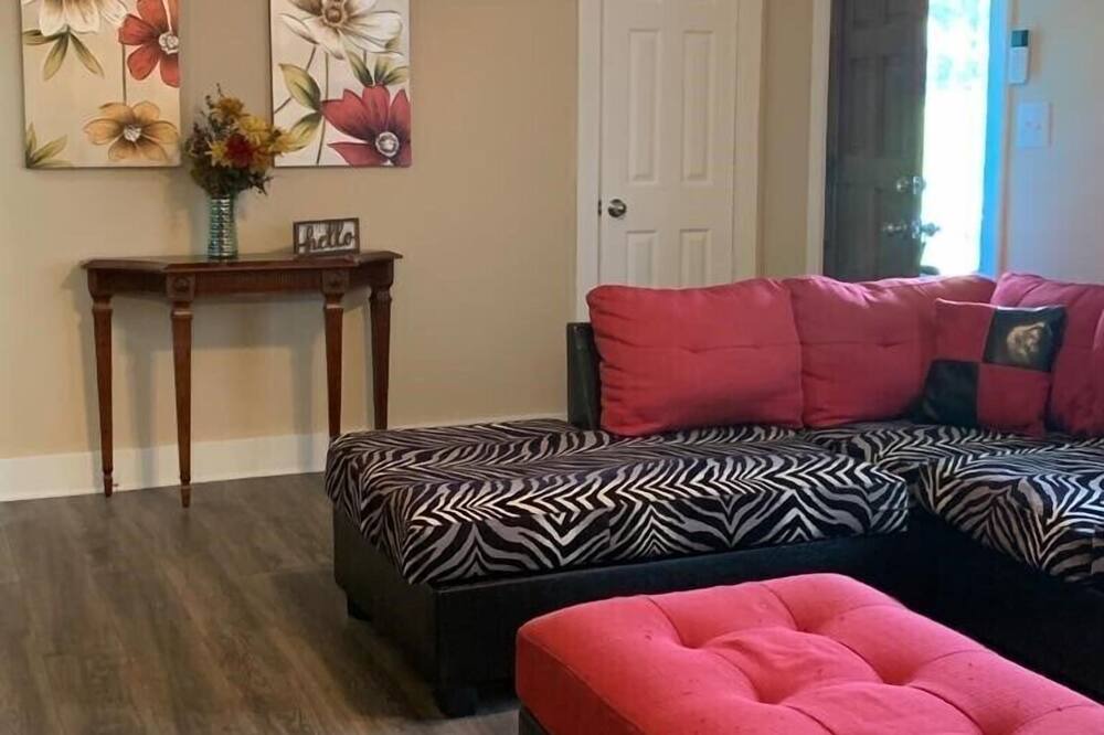 Photo of Livingroom in Union City