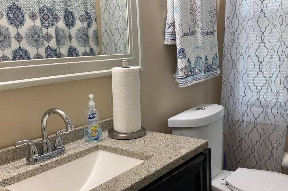 Photo of Bathroom in Union City