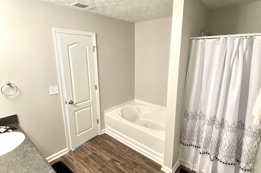 Photo of Bathroom in Conley