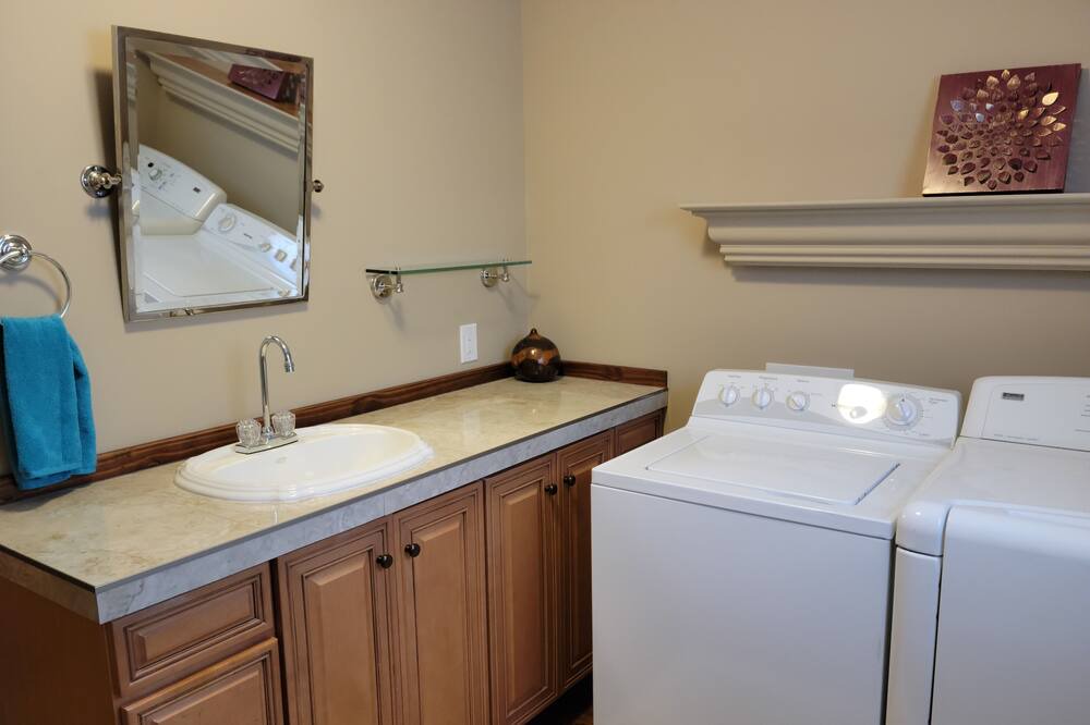 Photo of Bathroom in Kodak