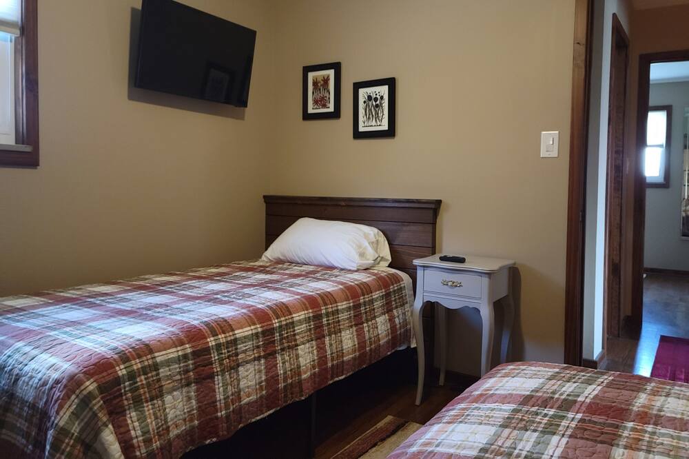Photo of Bedroom in Kodak