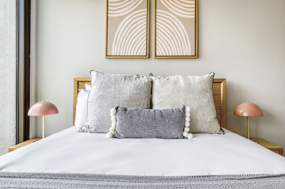 Photo of Bedroom in Illinois Medical District