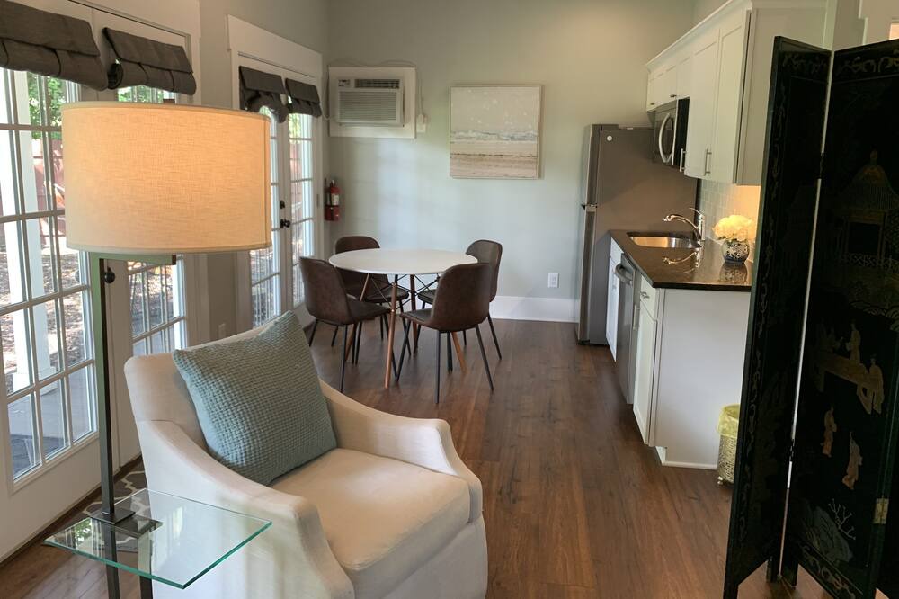 Photo of Livingroom in West Ashley