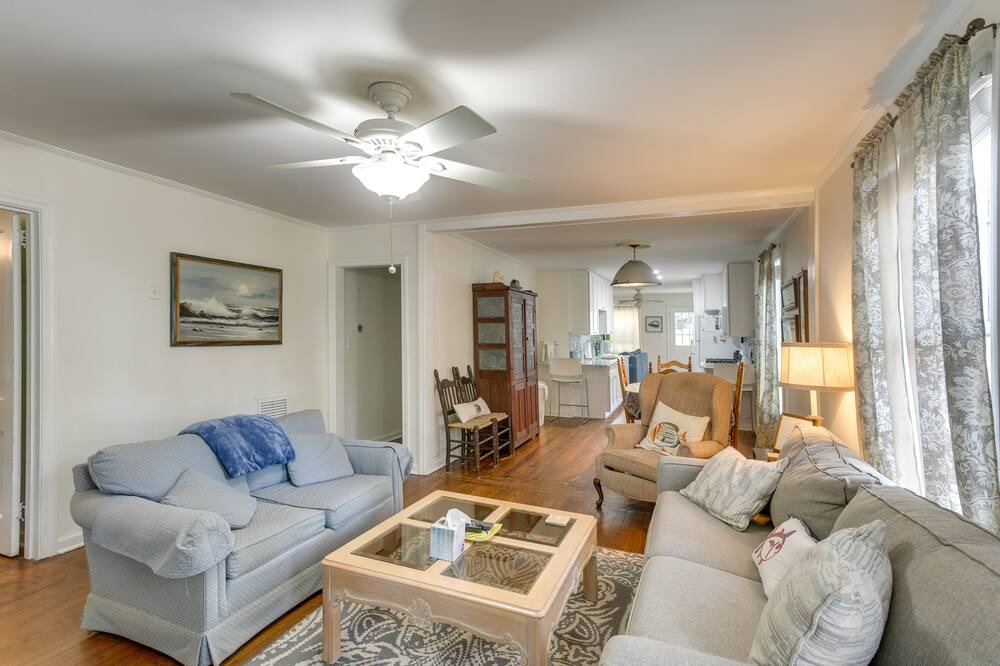 Photo of Livingroom in East Beach