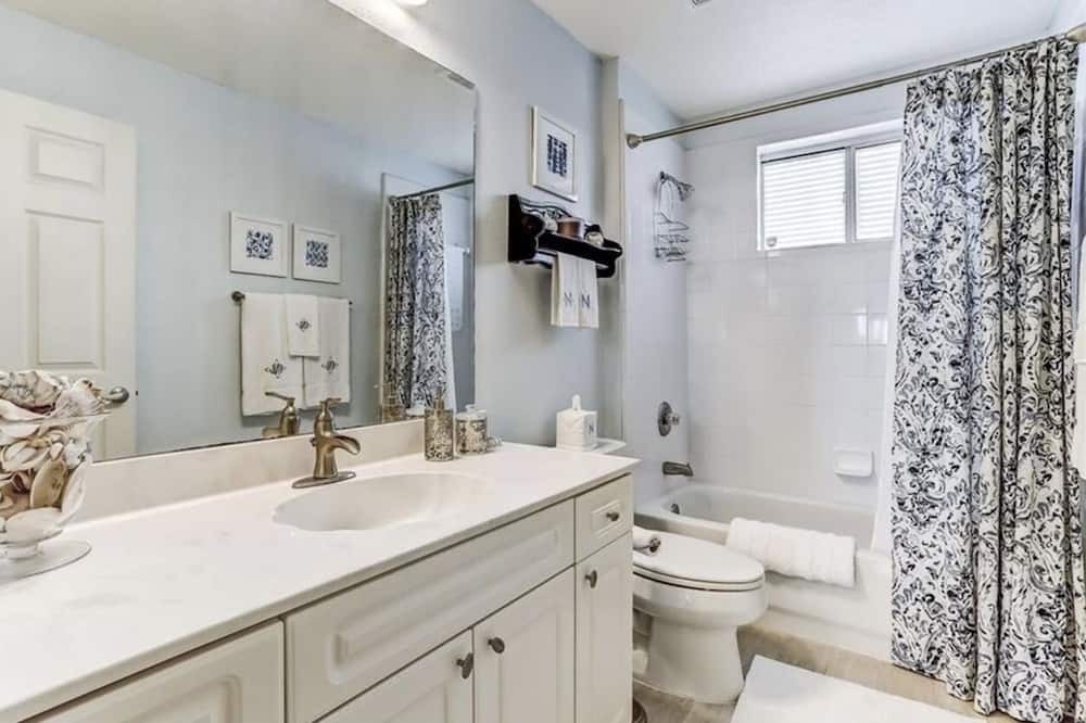 Photo of Bathroom in Fernandina Beach