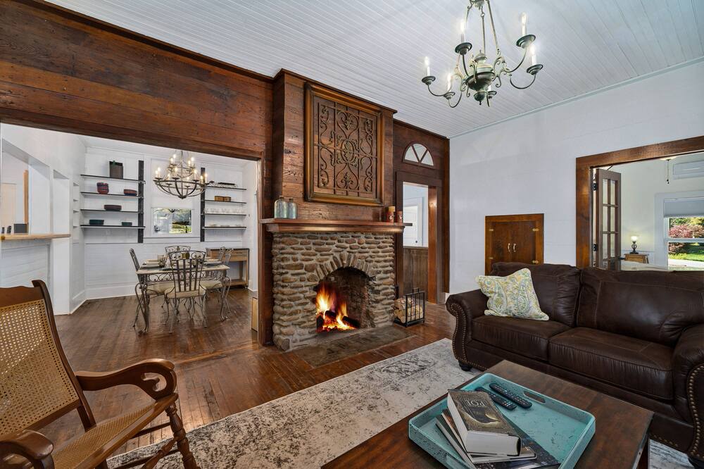 Photo of Livingroom in Maggie Valley