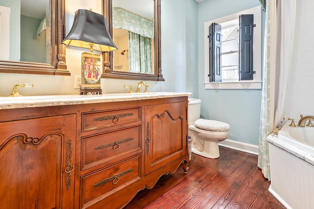 Photo of Bathroom in King City