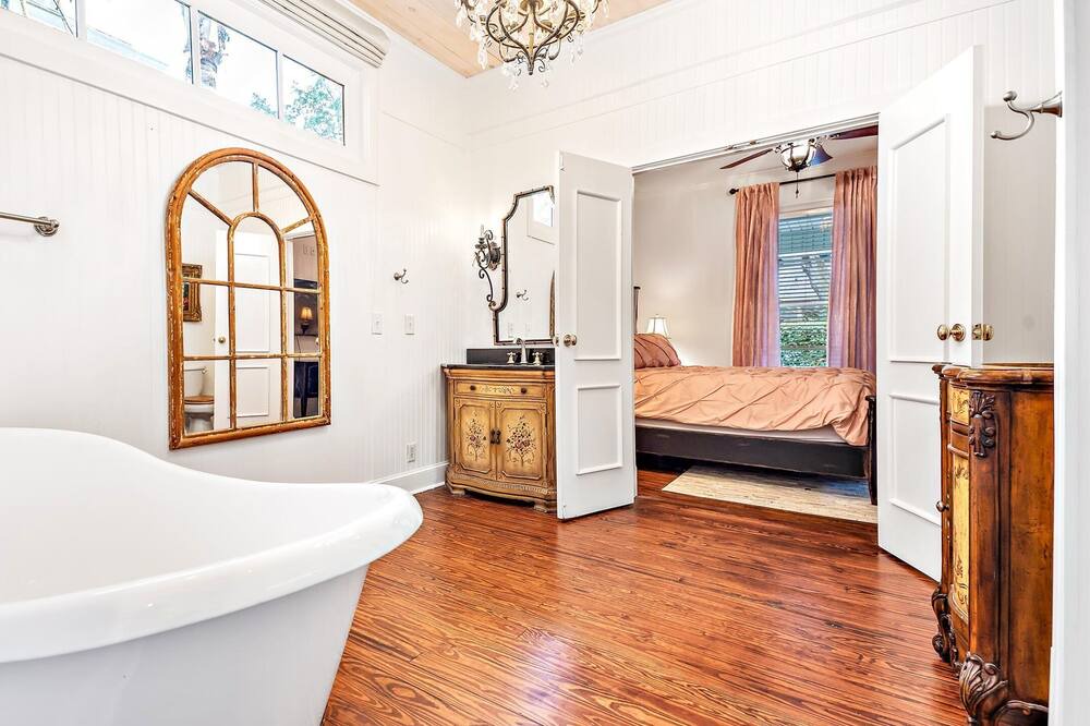 Photo of Bathroom in King City