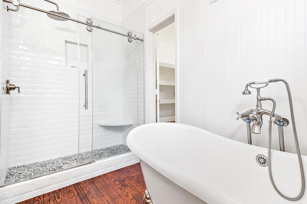 Photo of Bathroom in King City