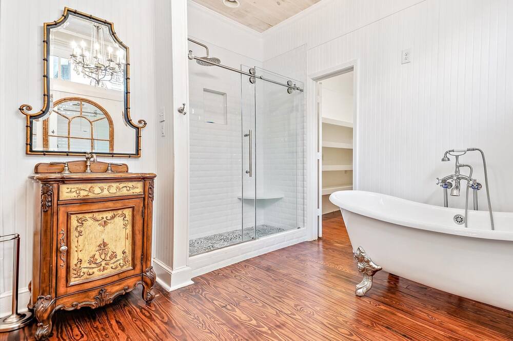 Photo of Bathroom in King City