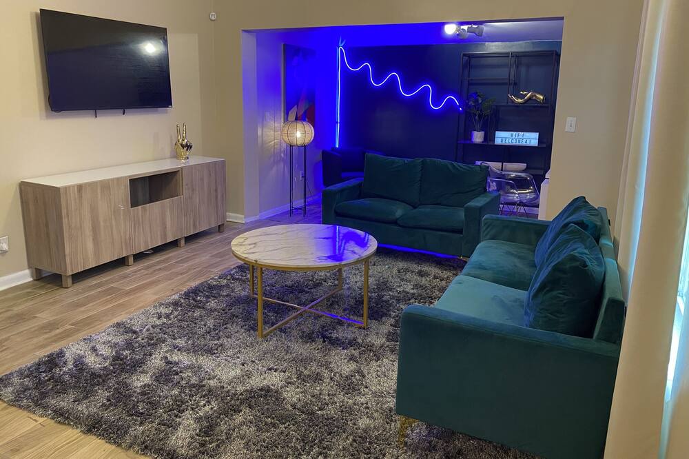 Photo of Livingroom in Northside