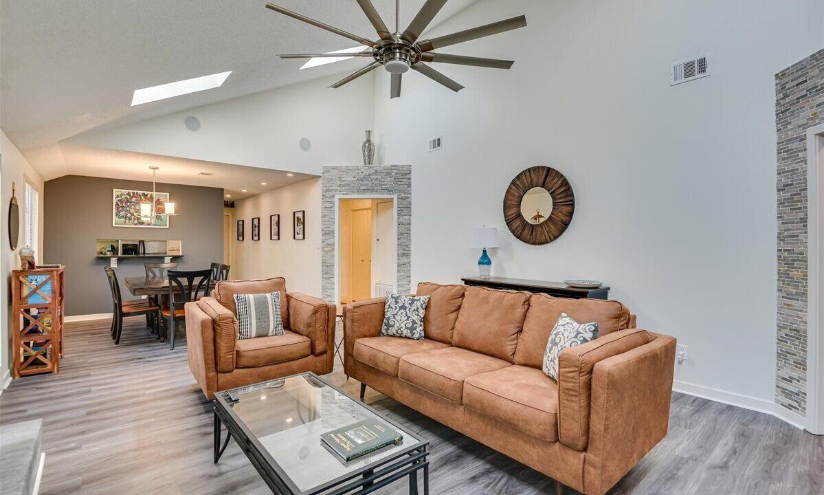 Photo of Livingroom in Forest Hills