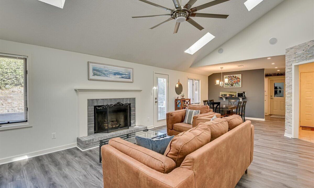 Photo of Livingroom in Forest Hills