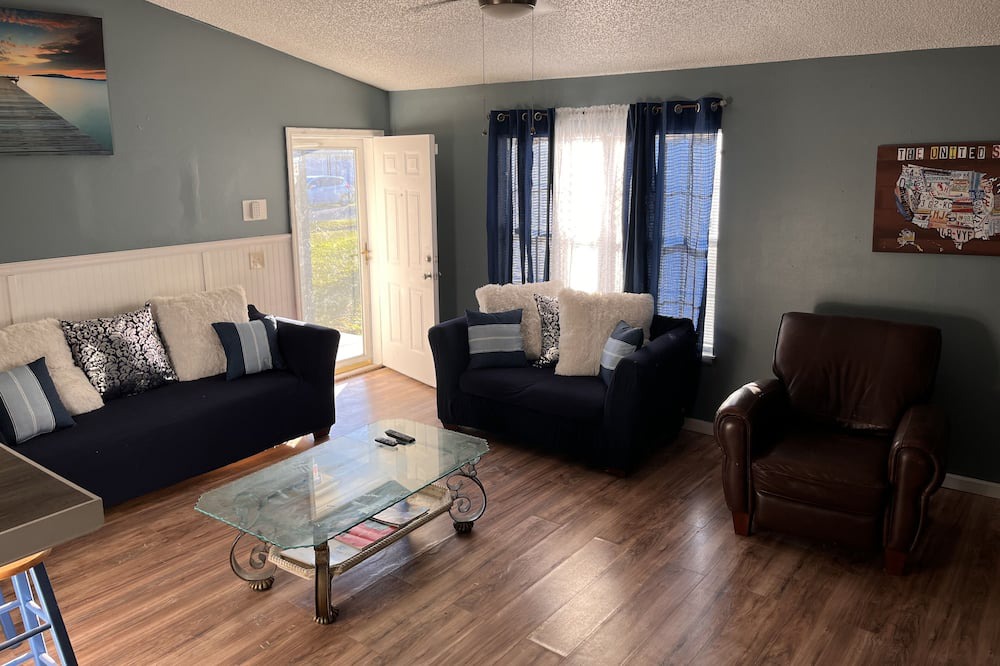 Photo of Livingroom in Northside