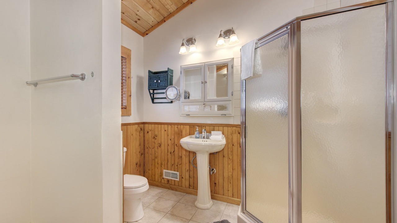 Photo of Bathroom in Baneberry