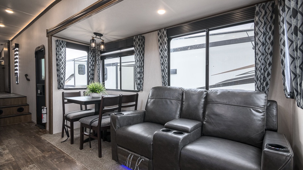 Photo of Livingroom in Oak