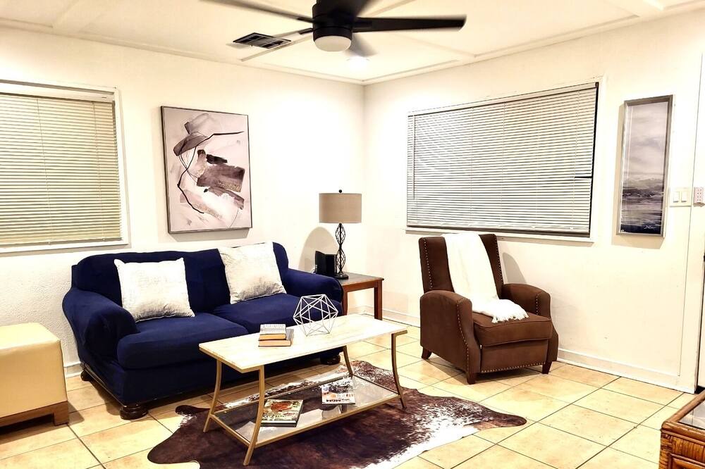 Photo of Livingroom in Montgomery