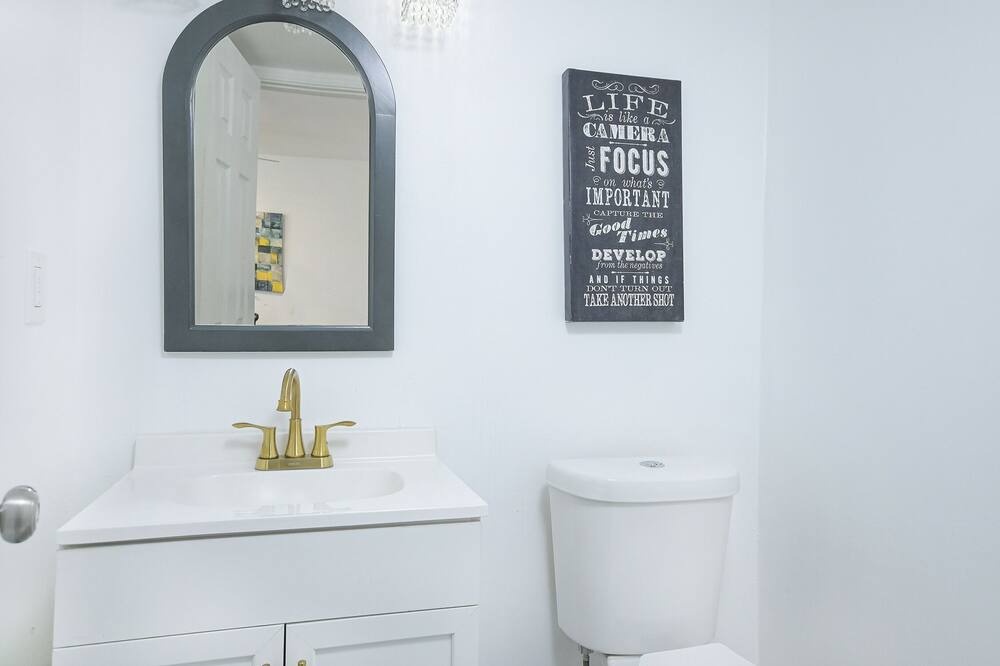 Photo of Bathroom in Union City