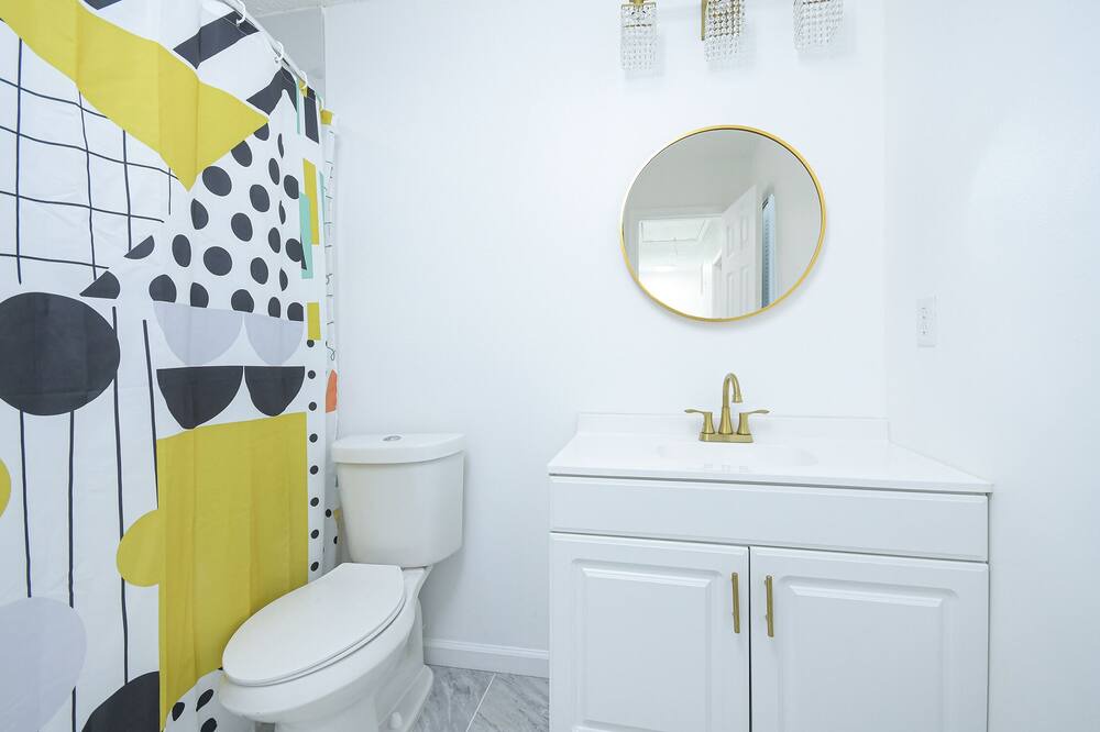 Photo of Bathroom in Union City