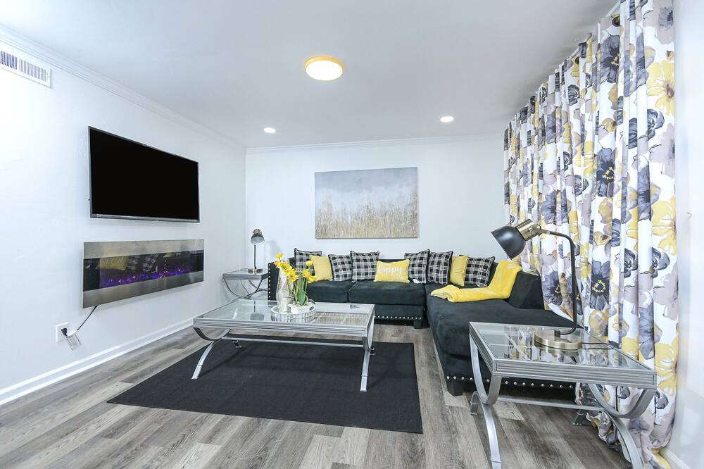 Photo of Livingroom in Union City
