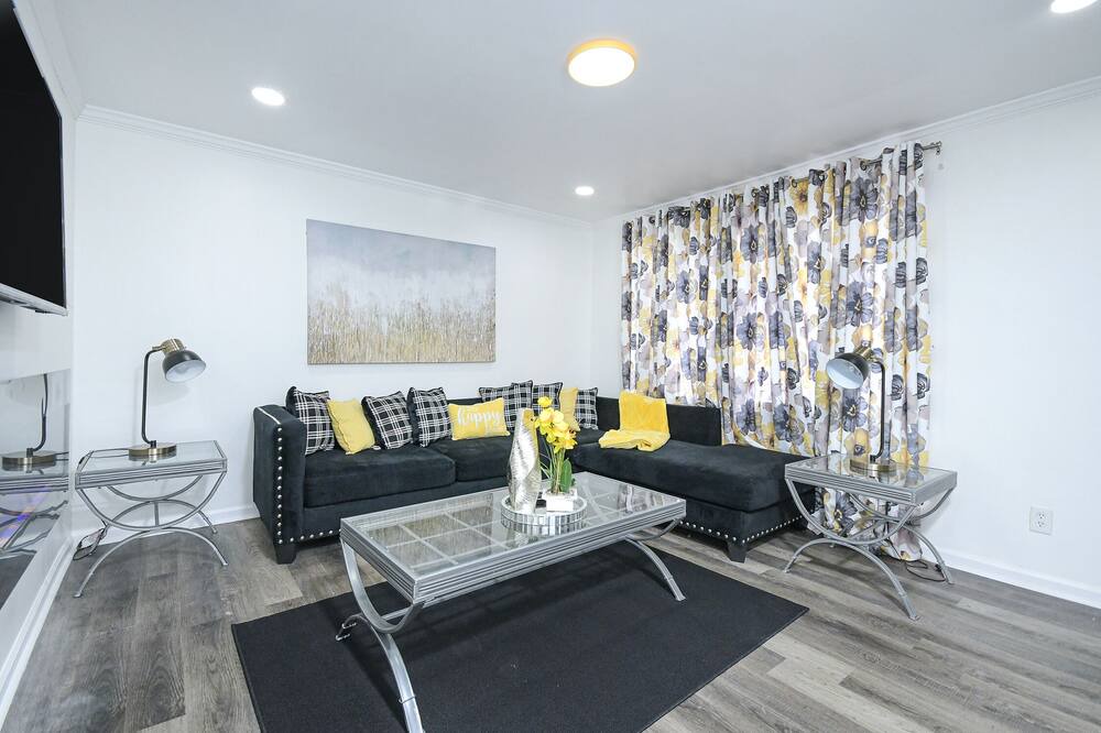 Photo of Livingroom in Union City