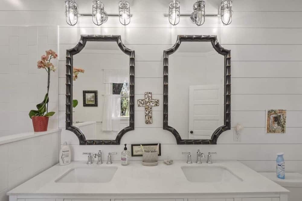 Photo of Bathroom in Brunswick