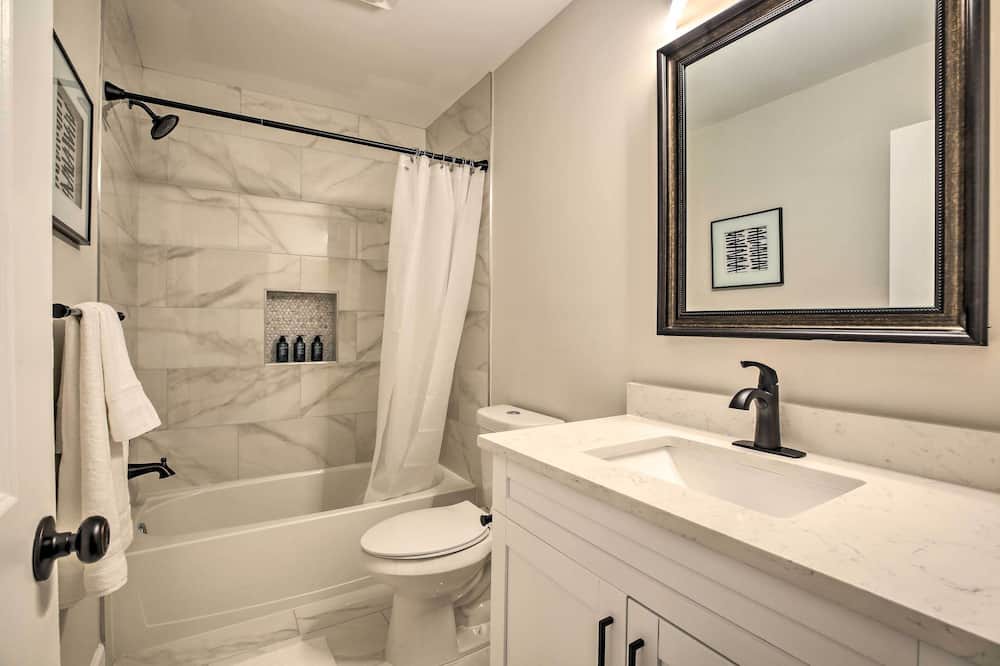 Photo of Bathroom in College Park