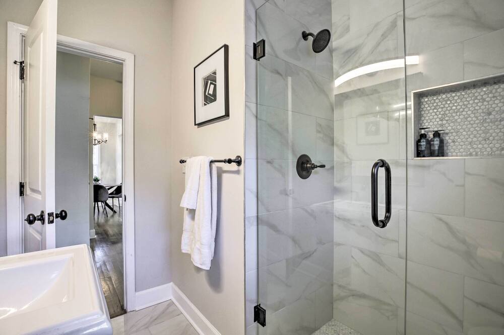 Photo of Bathroom in College Park