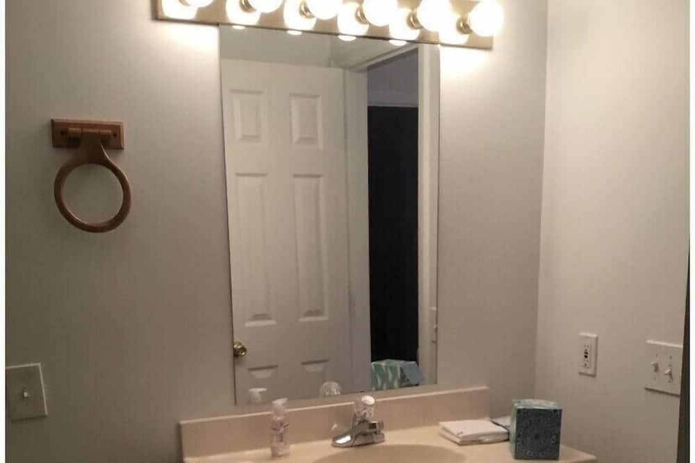 Photo of Bathroom in Hollywood Lakes
