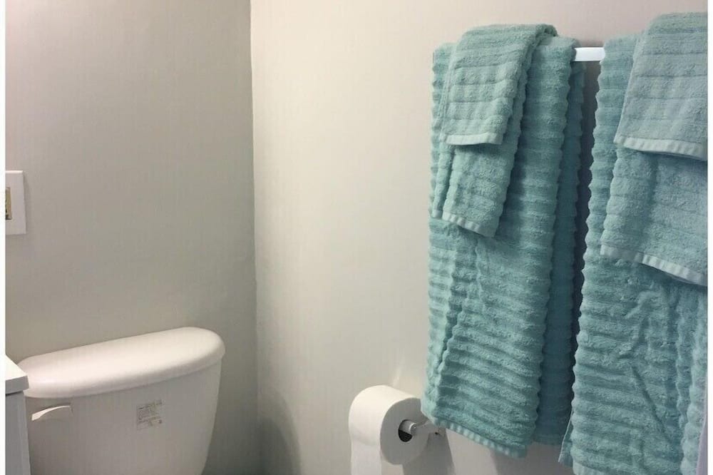 Photo of Bathroom in Hollywood Lakes