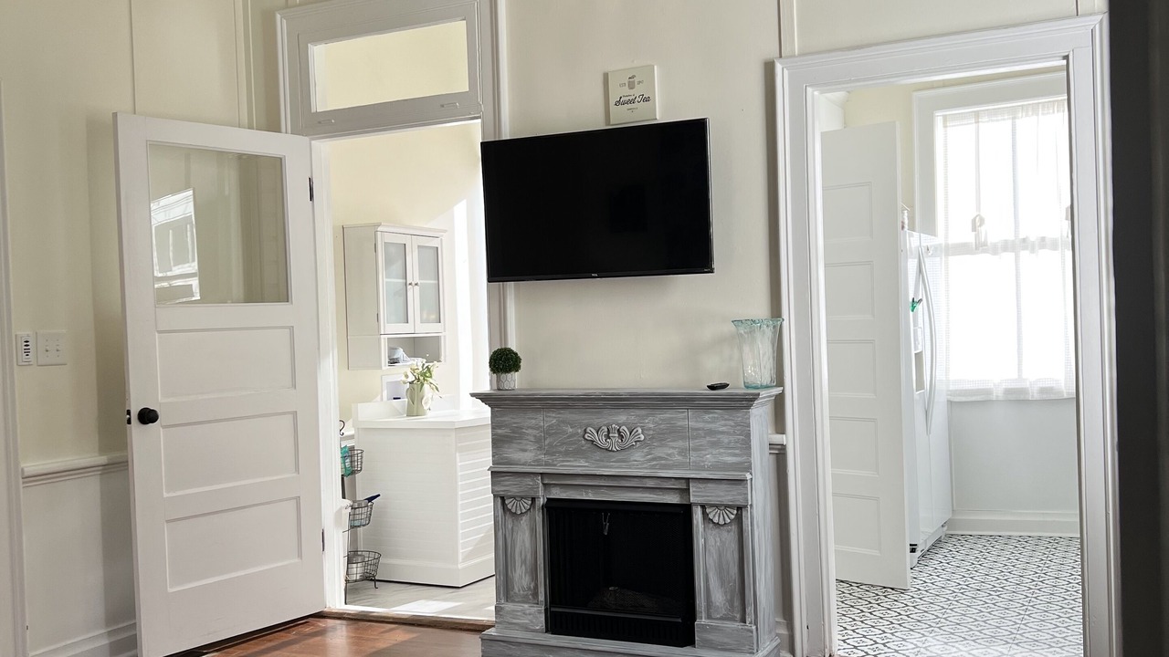 Photo of Livingroom in Summerville Historic District